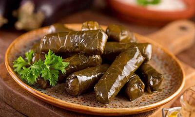 طرز تهیه دلمه برگ مو با تن ماهی؛ ترکیبی جدید و خوشمزه