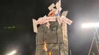  آتش زدن ماکت محمدجواد ظریف در گرگان