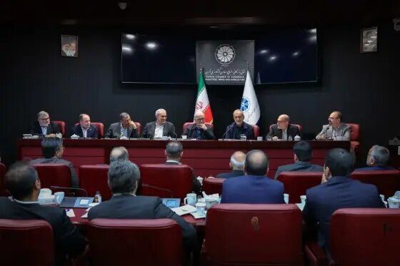 تصاویر / نشست پزشکیان با اعضای اتاق بازرگانی تهران